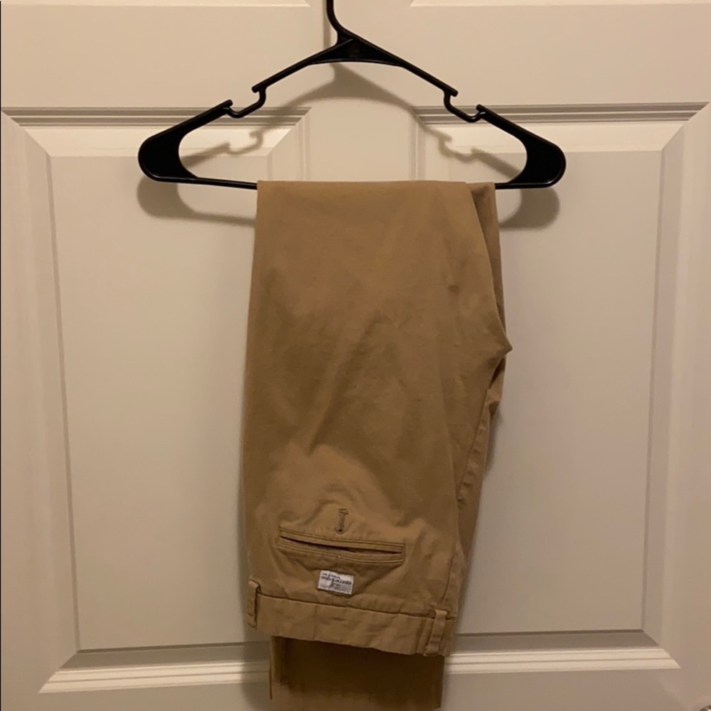 Men’s 33x32 Vineyard Vines khaki pants